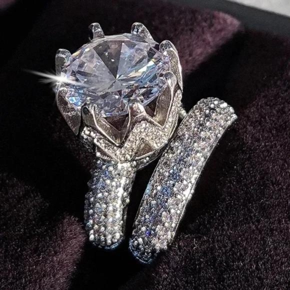 Jewelry - NEW 925 STERLING SILVER DIAMOND RING, CUTE RING, SHINY RING.